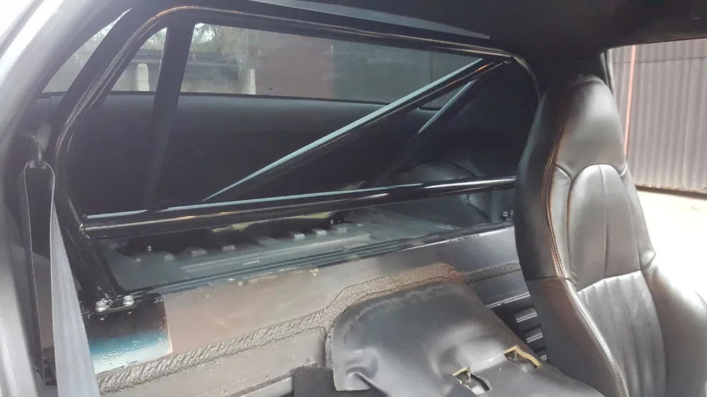 Do wyczerpania zapasów Rollbar skręcana pół klatka Chevrolet Corvette C5 Black